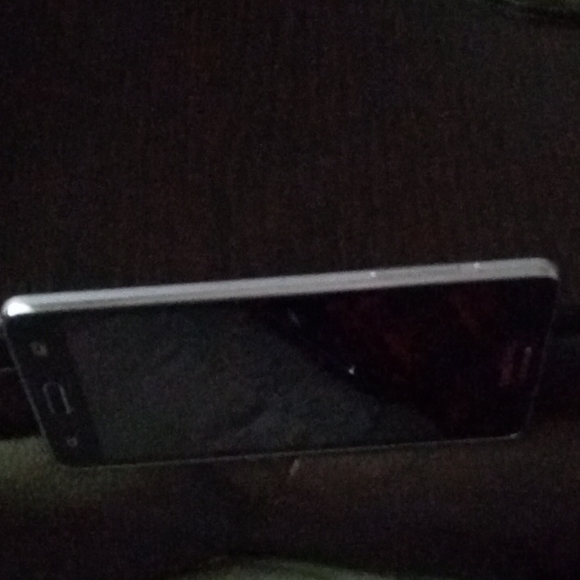 My Samsung cell phone - Picture 4 of 8